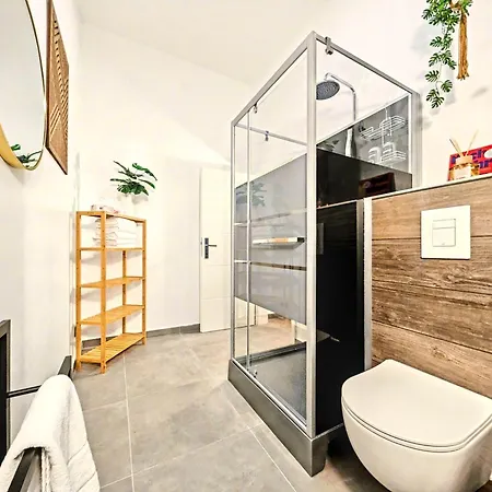 Scandi Loft Fuer Bis Zu 12, Whirlpool, Sauna, Gaming, Nordstadt