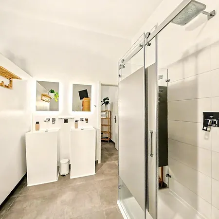 Scandi Loft Fuer Bis Zu 12, Whirlpool, Sauna, Gaming, Nordstadt 아파트
