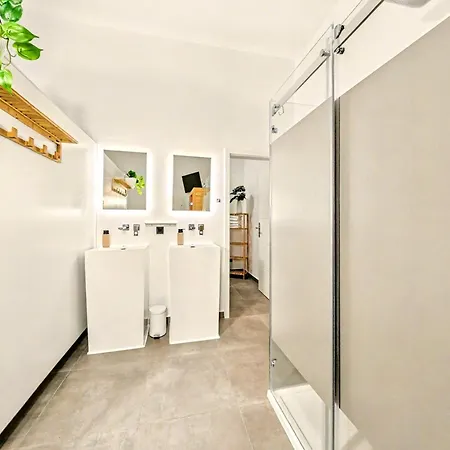 Scandi Loft Fuer Bis Zu 12, Whirlpool, Sauna, Gaming, Nordstadt * 뉘른베르크