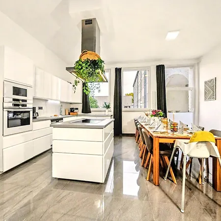 Scandi Loft Fuer Bis Zu 12, Whirlpool, Sauna, Gaming, Nordstadt 아파트 뉘른베르크