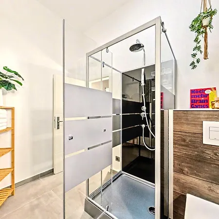 Scandi Loft Fuer Bis Zu 12, Whirlpool, Sauna, Gaming, Nordstadt