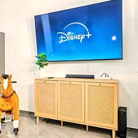 Scandi Loft Fuer Bis Zu 12, Whirlpool, Sauna, Gaming, Nordstadt 아파트