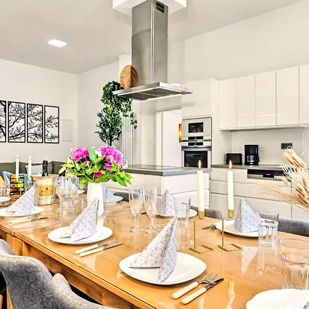 Scandi Loft Fuer Bis Zu 12, Whirlpool, Sauna, Gaming, Nordstadt *