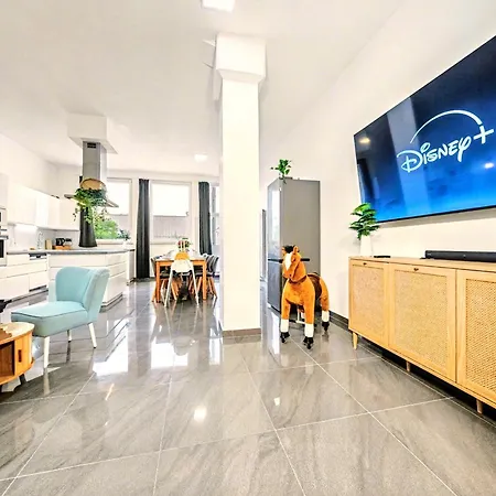 Scandi Loft Fuer Bis Zu 12, Whirlpool, Sauna, Gaming, Nordstadt *