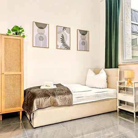 Scandi Loft Fuer Bis Zu 12, Whirlpool, Sauna, Gaming, Nordstadt 뉘른베르크