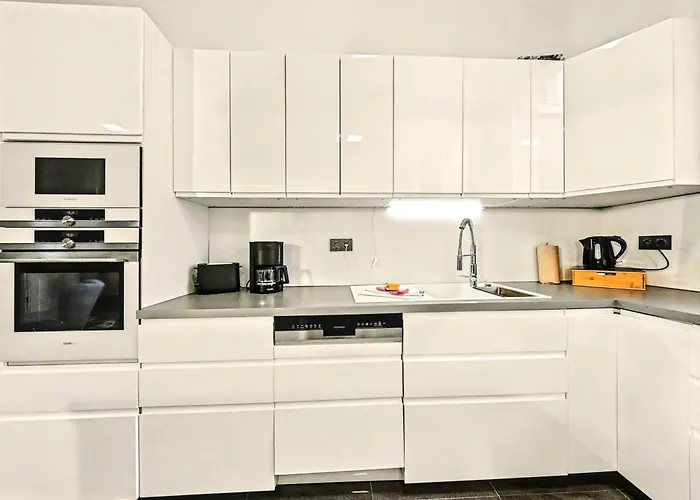 Scandi Loft Fuer Bis Zu 12, Whirlpool, Sauna, Gaming, Nordstadt Nuremberga