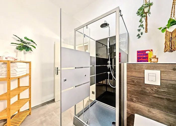 Scandi Loft Fuer Bis Zu 12, Whirlpool, Sauna, Gaming, Nordstadt