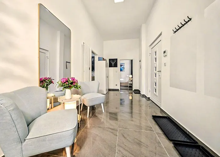 Scandi Loft Fuer Bis Zu 12, Whirlpool, Sauna, Gaming, Nordstadt *