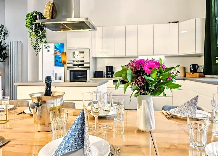 Scandi Loft Fuer Bis Zu 12, Whirlpool, Sauna, Gaming, Nordstadt * Nuremberga
