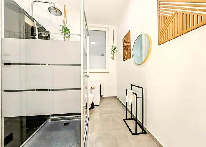Scandi Loft Fuer Bis Zu 12, Whirlpool, Sauna, Gaming, Nordstadt