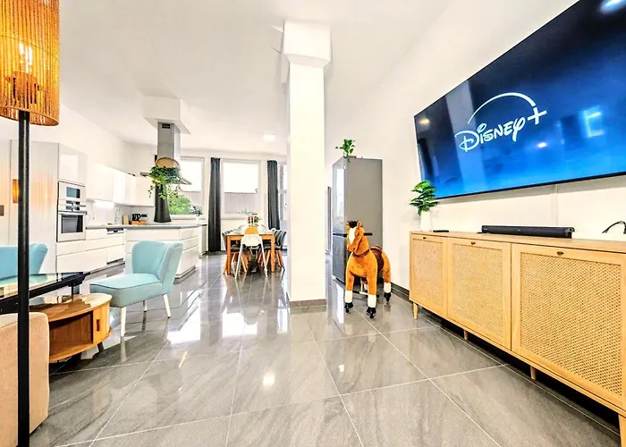 Scandi Loft Fuer Bis Zu 12, Whirlpool, Sauna, Gaming, Nordstadt *